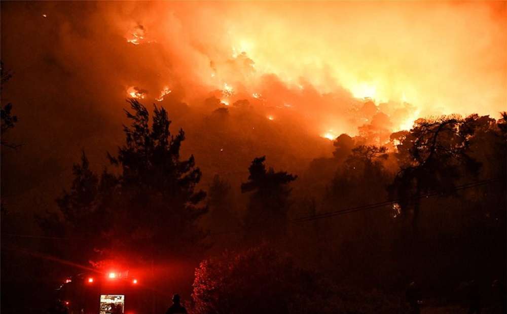 You are currently viewing Φωτιά σε Κορινθία – Δυτική Αττική: Στάχτη έγιναν πάνω από 40.000 στρέμματα – Κάηκαν σπίτια – Σοκάρουν οι επιπτώσεις στο περιβάλλον (vids)