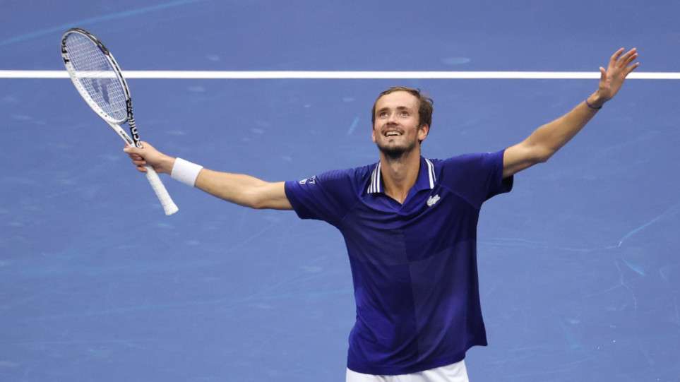 Read more about the article Απίστευτος Μεντβέντεφ κατέκτησε το τρόπαιο του US Open!