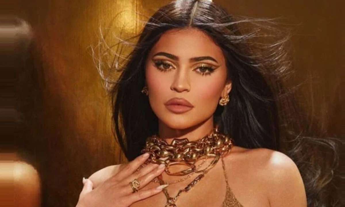 You are currently viewing Kylie Jenner: Η horror φωτογράφιση που έσπασε το Instagram