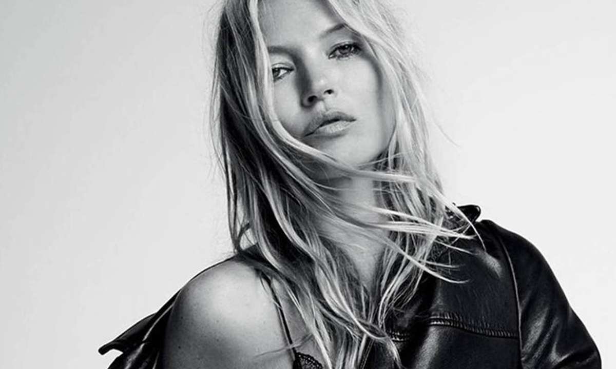 Read more about the article Kate Moss, topless στα 47 της