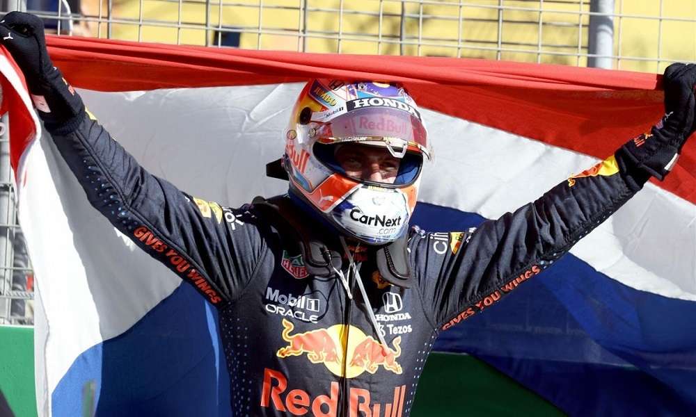 Read more about the article F1: Παγκόσμιος πρωταθλητής ο Φερστάπεν!