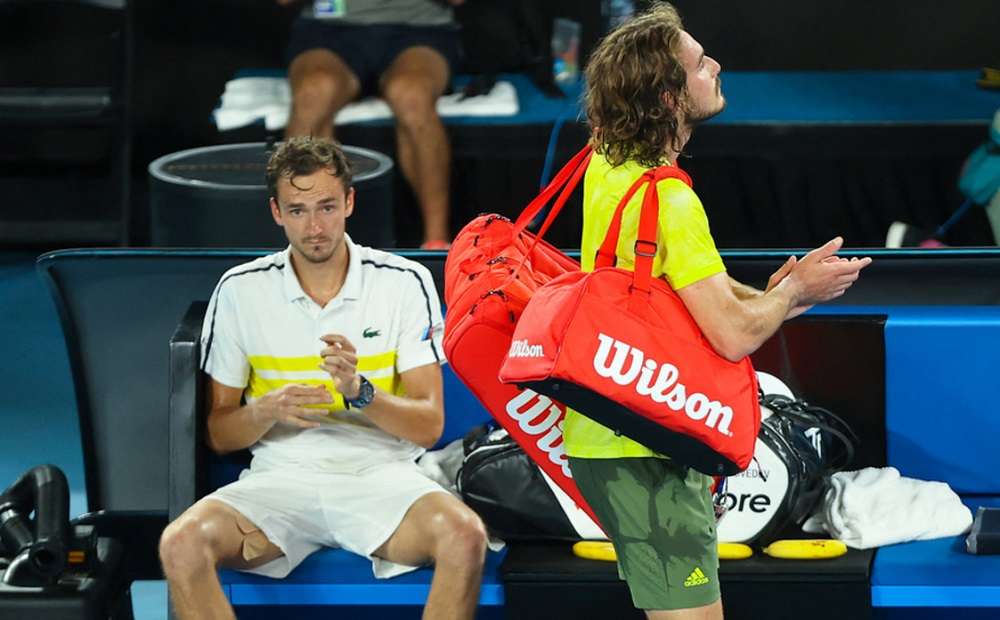 Read more about the article Australian Open: Τσιτσιπάς – Μεντβέντεφ, ένα ζευγάρι με πολλή ένταση (vids)