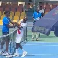 Viral: Ξύλο σε αγώνα τένις που ξεκίνησε από ένα χαστούκι (vids)