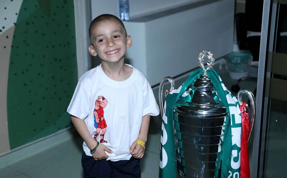 Read more about the article Κύπρος: Συγκίνηση και δύναμη για τον μικρό φίλο της Ομόνοιας, Ηρακλή, που βγήκε νικητής από τη μάχη με τον καρκίνο (vid)