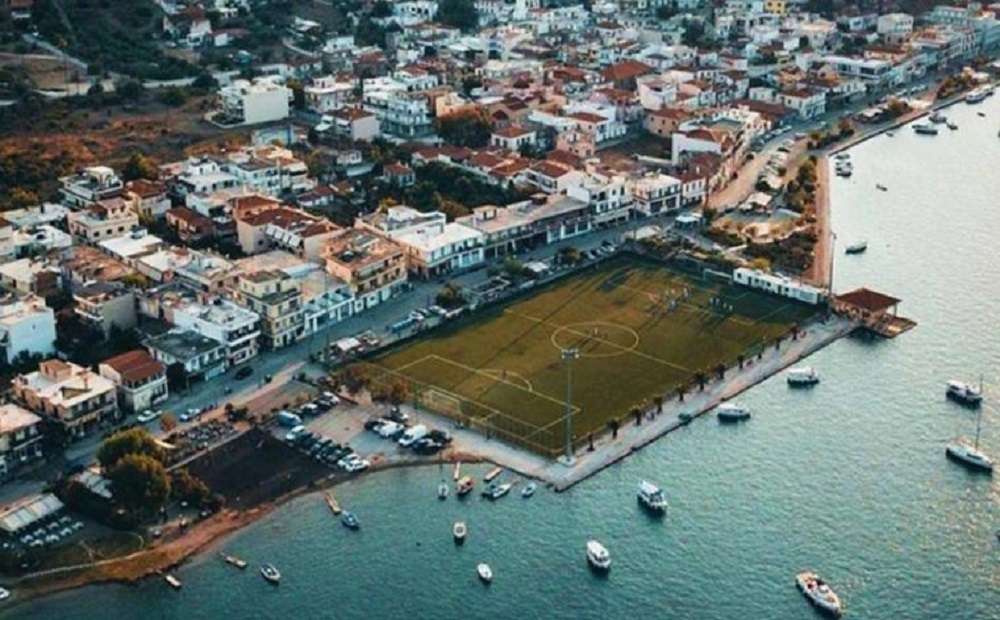 Read more about the article Ελλάδα: Αυτά είναι τα πιο ωραία ποδοσφαιρικά γήπεδα που βρίσκονται πάνω στην θάλασσα (pics)