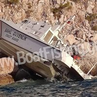 Τουρκία: Έριξαν στα βράχια σκάφος της Ακτοφυλακής (pics)