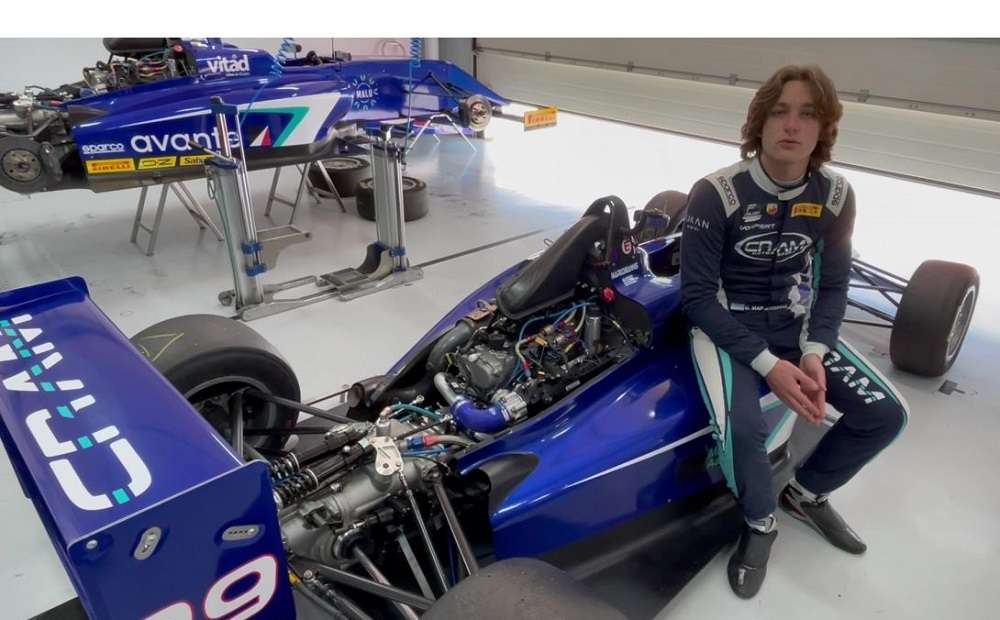 Read more about the article Τζώρτζης Μαρκογιάννης: Ο 17χρονος οδηγός της ιταλικής Formula 4 που μπορεί να βρεθεί στην F1 (vids)