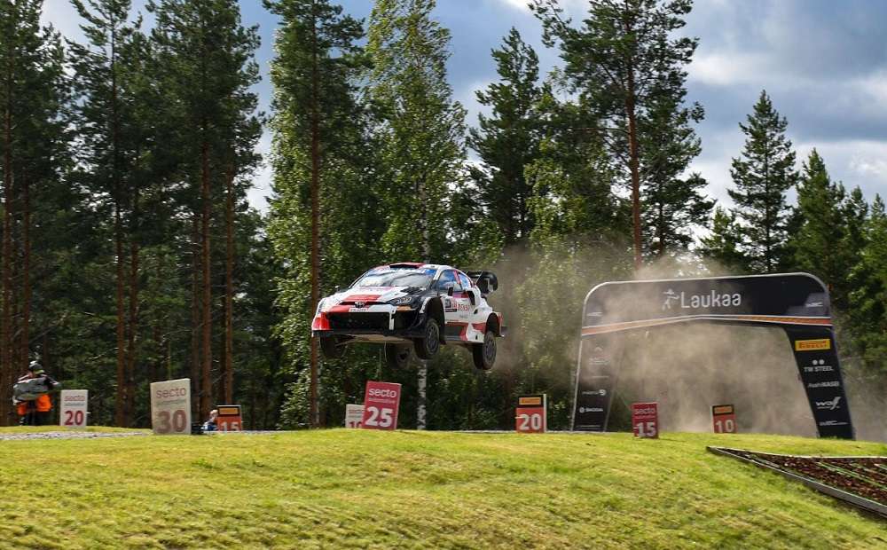 Read more about the article WRC: Ο Ροβάνπερα έχασε από τον Τάνακ μέσα στην Φινλανδία (vid)