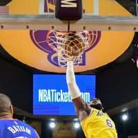 NBA: Το «αεροπλανικό» του ΛεΜπρόν Τζέιμς και η σούπερ πρεμιέρα του Γιάννη Αντετοκούνμπο (vids)