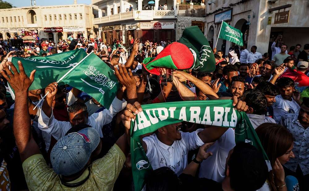 Read more about the article Μουντιάλ 2022: Σκηνές τρέλας από τους φιλάθλους για την σούπερ νίκη της Σαουδικής Αραβίας – Εθνική αργία στη χώρα (vids)