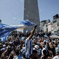 Μουντιάλ 2022: Έτσι πανηγύρισε ο Μέσι και η Αργεντινή – «Κάηκε» το Μπουένος Άιρες (vids)
