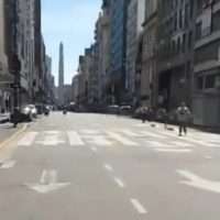 Μουντιάλ 2022: Viral το βίντεο από τους δρόμους του Μπουένος Άιρες και τις αντιδράσεις τη στιγμή που ο Μοντιέλ χαρίζει το τρόπαιο στην Αργεντινή (vid)