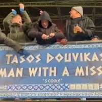Δουβίκας: Το πανό των φίλων της Ουτρέχτης – Σκόραρε για 3ο σερί ματς, πρώτος σκόρερ στην Ολλανδία (vids)