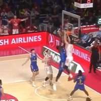 Euroleague: ΕΚΠΛΗΚΤΙΚΟ κάρφωμα που έγινε viral! (vid)