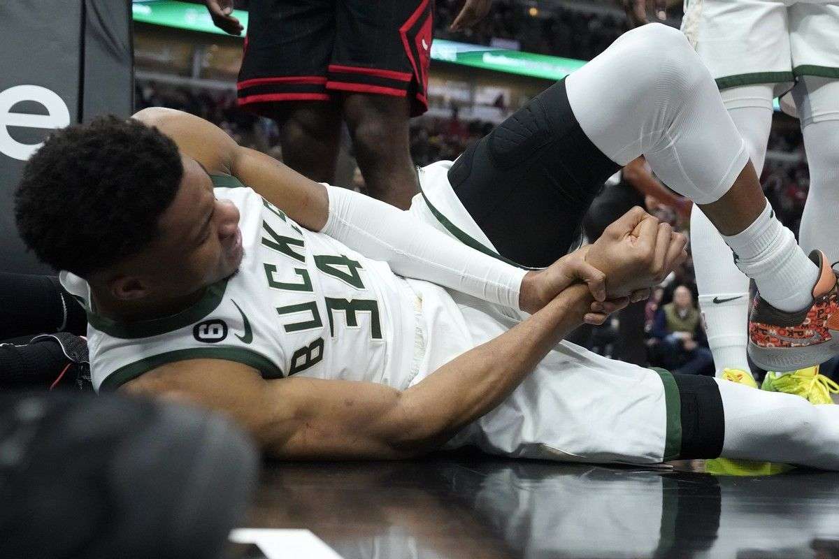 Read more about the article NBA: Ώρες αγωνίας για τον τραυματισμό του Γιάννη στο Σικάγο (+vid)