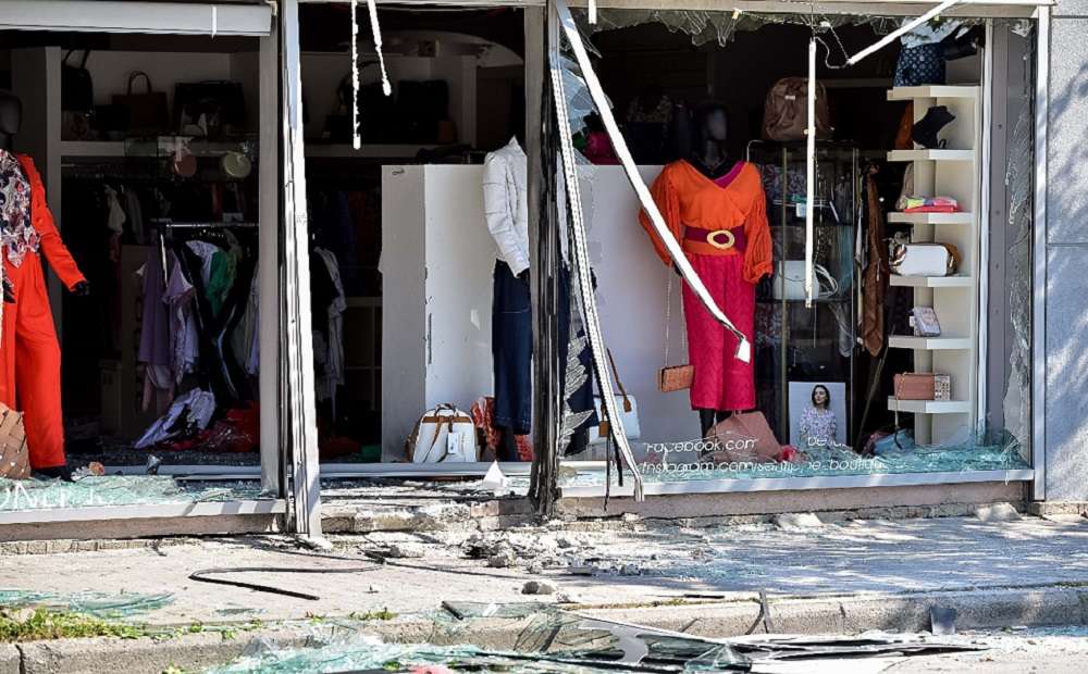 You are currently viewing Πιτσίλκας: Έκρηξη με αυτοσχέδιο εκρηκτικό μηχανισμό στο μαγαζί του στη Λάρισα