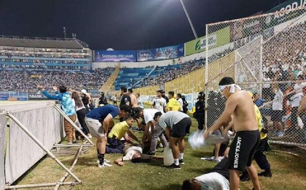Read more about the article Κόσμος: Τραγωδία στο Ελ Σαλβαδόρ σε αγώνα ποδοσφαίρου (vid)