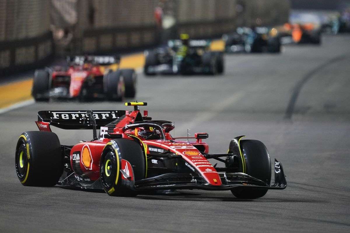 You are currently viewing F1, GP Σιγκαπούρης: Έσπασε η κυριαρχία της Red Bull!