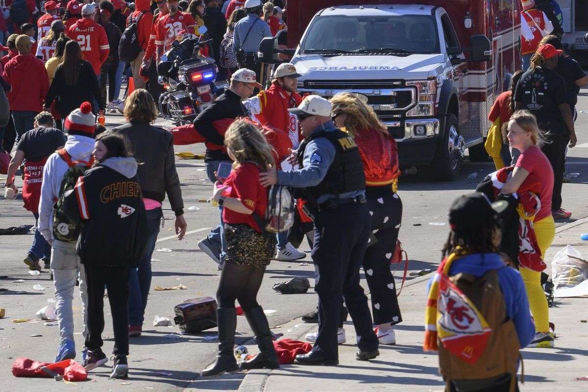 Read more about the article Super Bowl: Πυροβολισμοί στην εορταστική παρέλαση στο Κάνσας Σίτι – Νεκροί και τραυματίες (vid)
