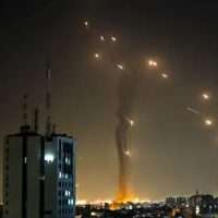 Ισραήλ: Μπαράζ εναέριων επιθέσεων από το Ιράν