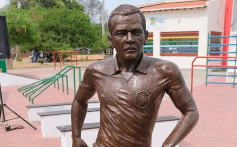 Read more about the article Ντάνι Άλβες: Βανδάλισαν άγαλμα του σε κεντρική πλατεία της πόλης όπου γεννήθηκε στην Βραζιλία (pic)