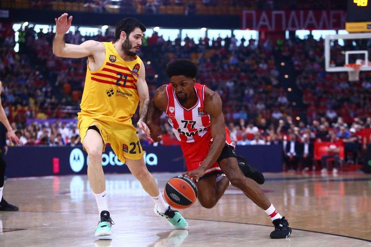 Read more about the article Euroleague: Οι Πειραιώτες διέλυσαν τη Μπαρτσελόνα