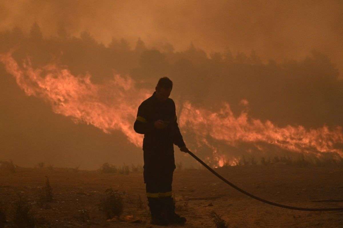 You are currently viewing Φωτιά στην Αττική: Απανθρακωμένη σωρός γυναίκας στο Χαλάνδρι