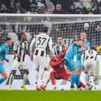 Serie A: Η Γιουβέντους γλίτωσε το σοκ από τη Βενέτσια στην εκπνοή