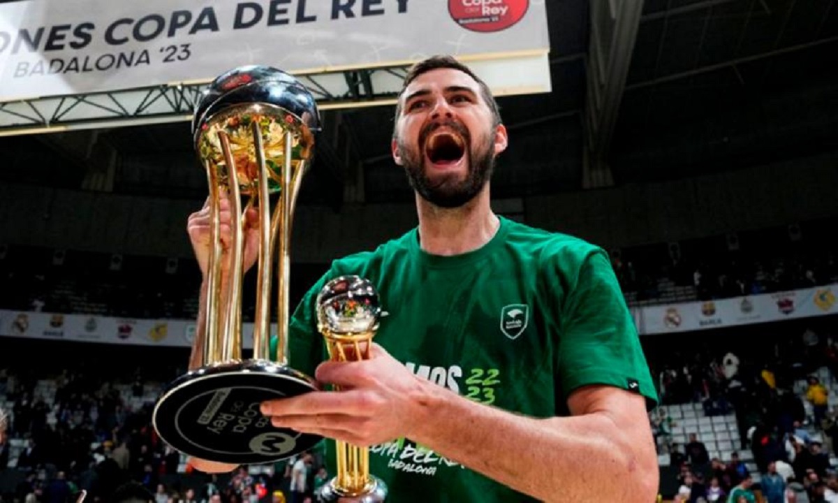 Read more about the article Κράβις: «Οι οπαδοί της ΑΕΚ τρελαίνονται, σε τέτοια γήπεδα θέλουμε να παίζουμε».